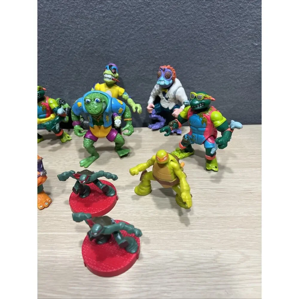 Lot of 14 Vintage Mutant Ninja Turtles Collectible Figures Read